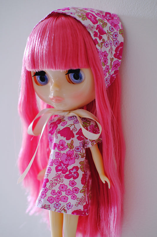 Pink ditsy floral Blythe doll dress & bonnet two piece set